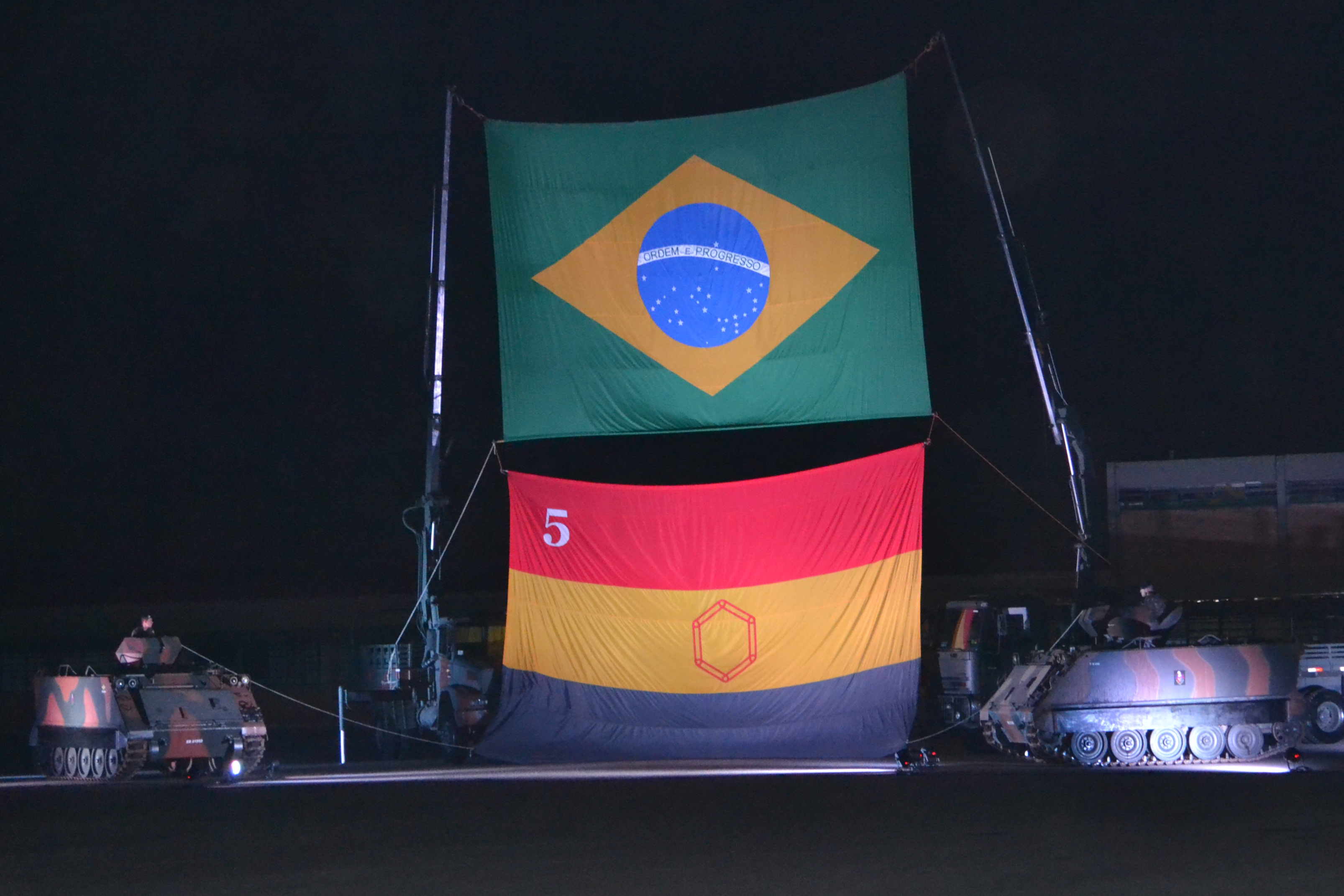 Aniversário - Bandeira Brasil e 5º Batalhão Logístico